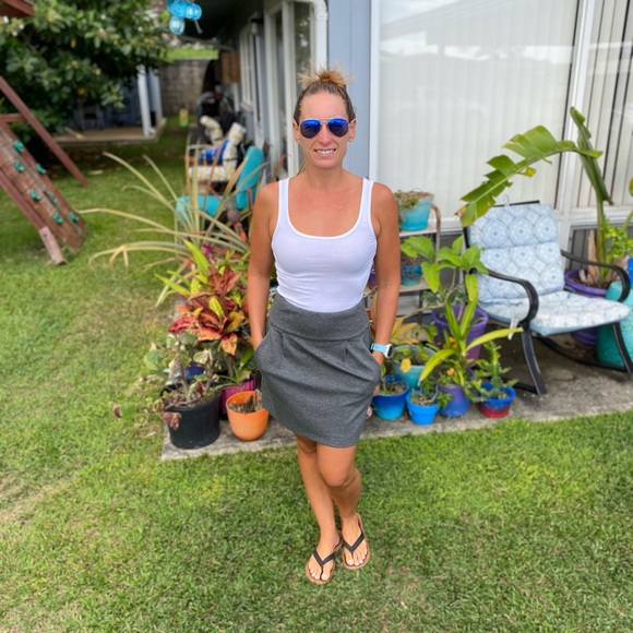 Theory high waisted skirt size 6 - Picture 2 of 9